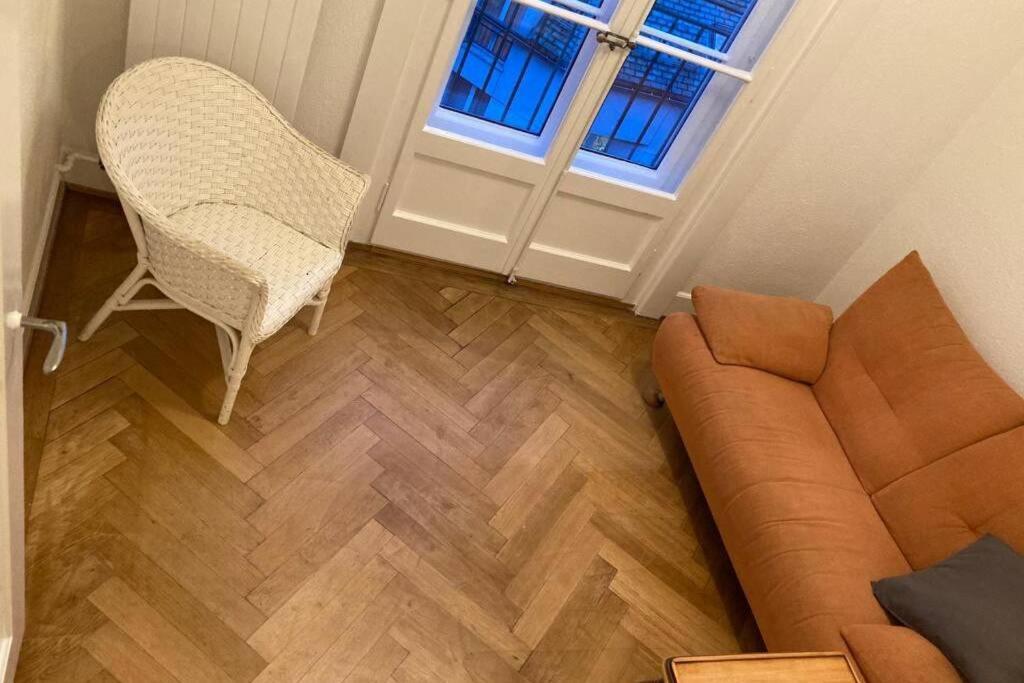 Joli 2 Pieces Dernier Etage, Centre *