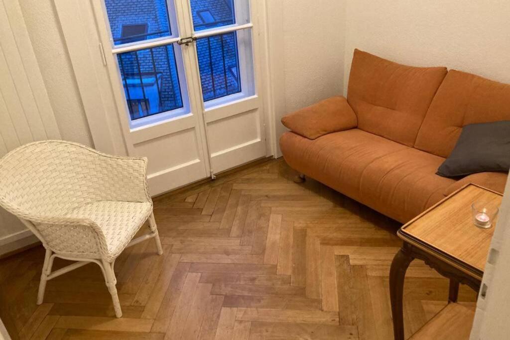 Joli 2 Pieces Dernier Etage, Centre Apartment *